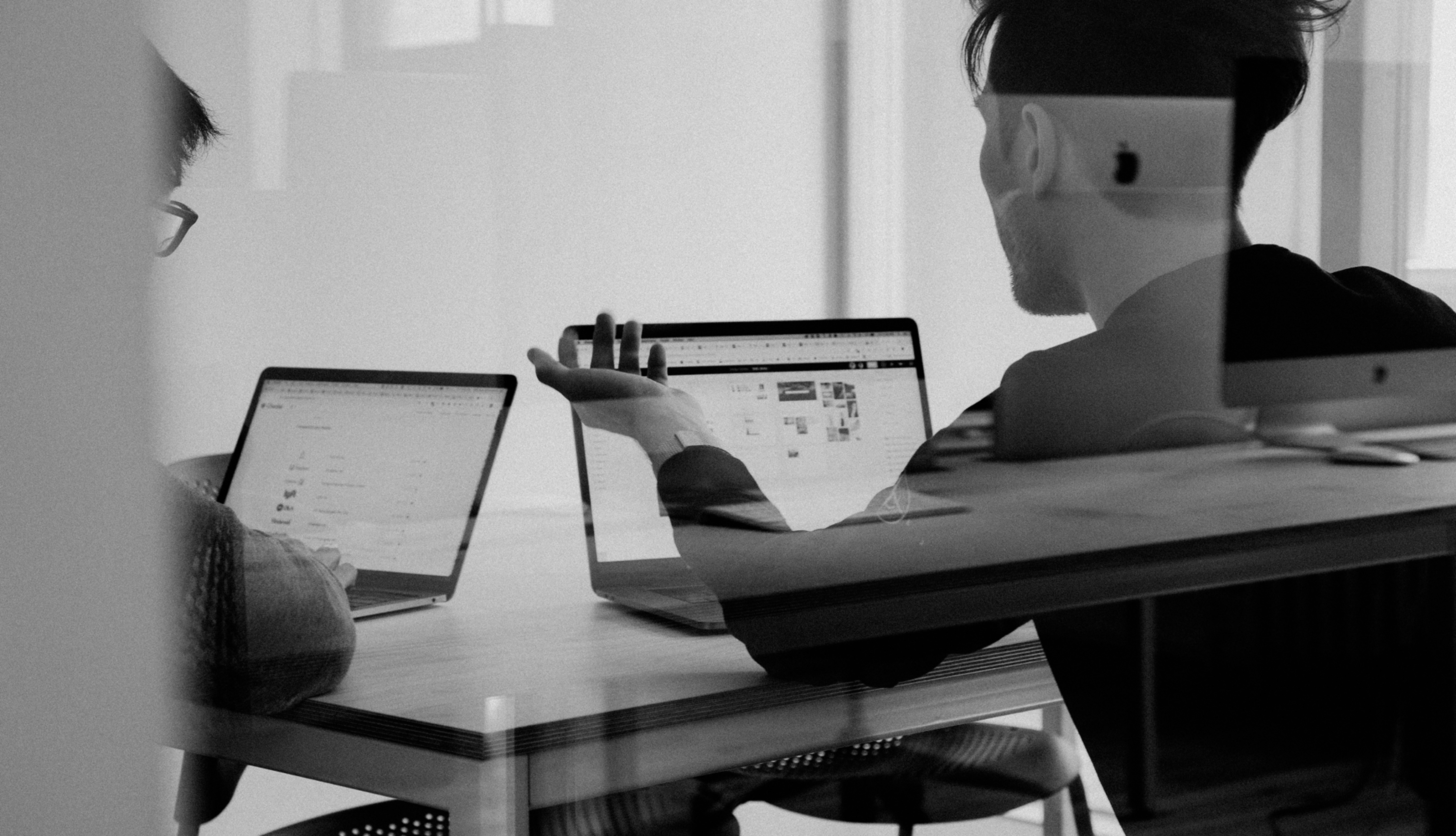 senior-couple-seaside