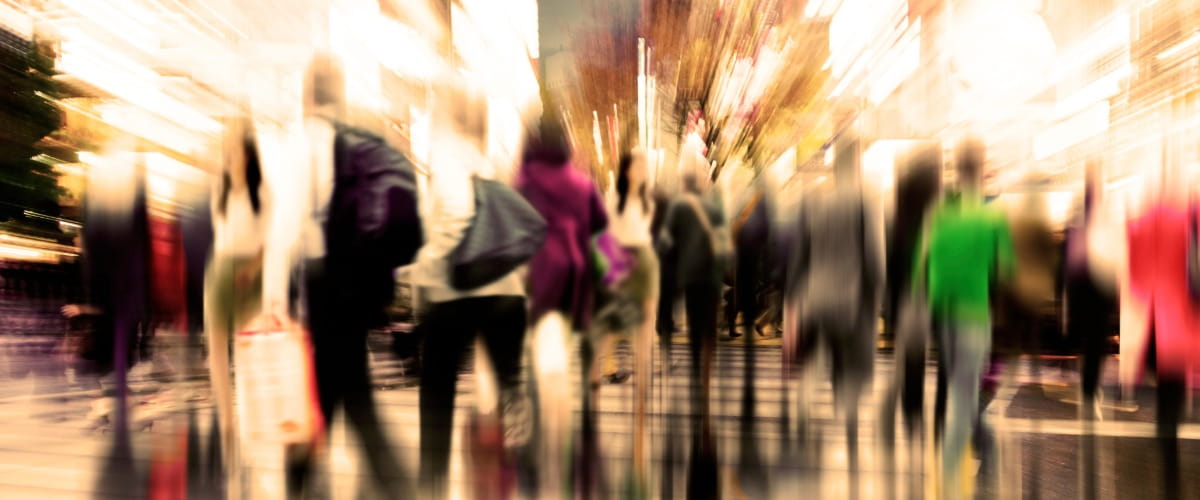 blurred-photo-busy-commuters