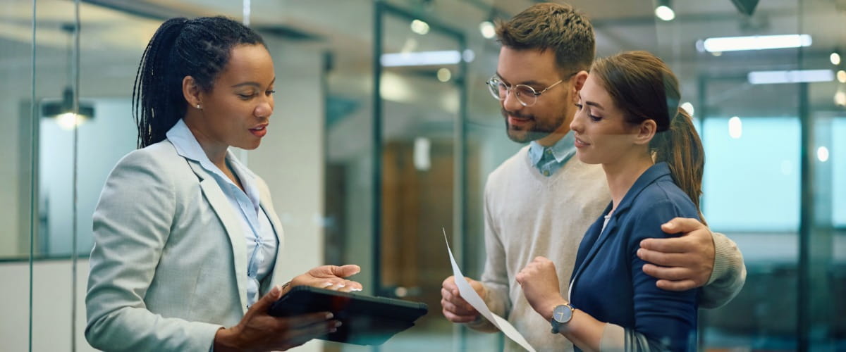doctor-with-tablet-patients