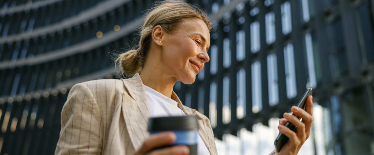 women-smartphone-hand-coffe-cup